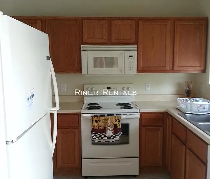 2412 Millwood Loop — Photo 4