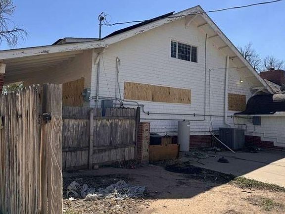 5th image of 210 S 8th St