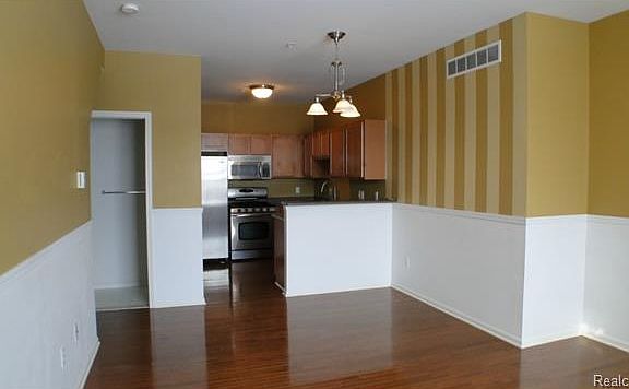 4th image of 691 Summerfield Dr #216