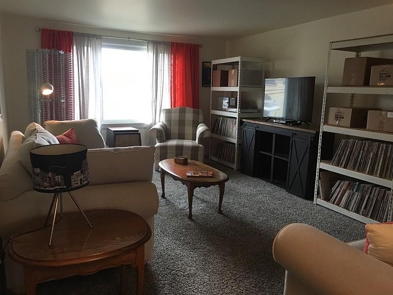2nd image of 198 Clover Pl