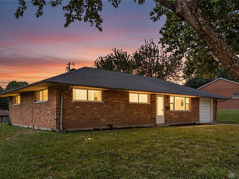 4517 Winchester Dr — Photo 3
