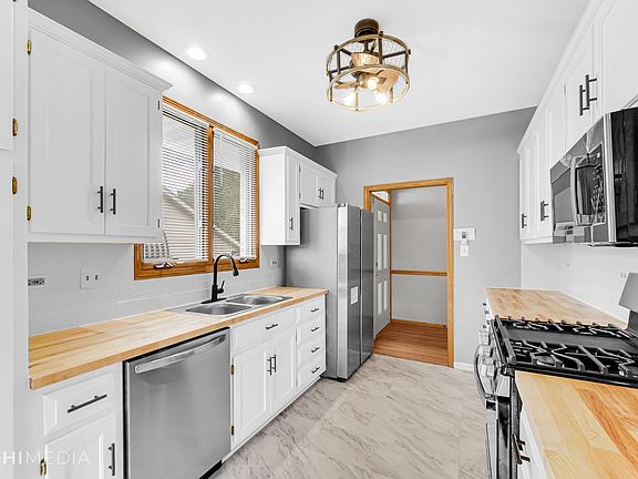 4th image of 23035 Bussey Dr