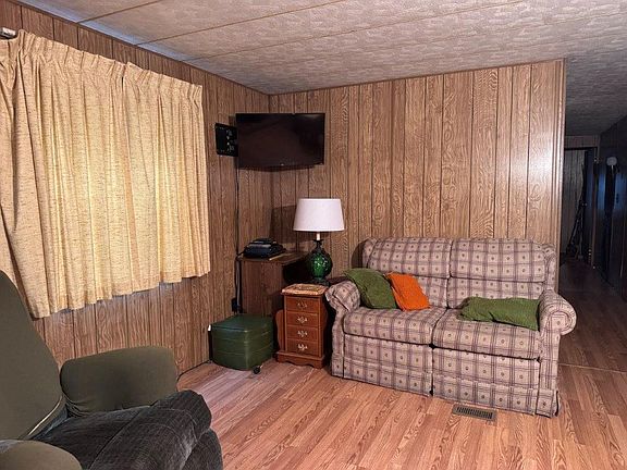 4th image of 418 Canterbury Ln