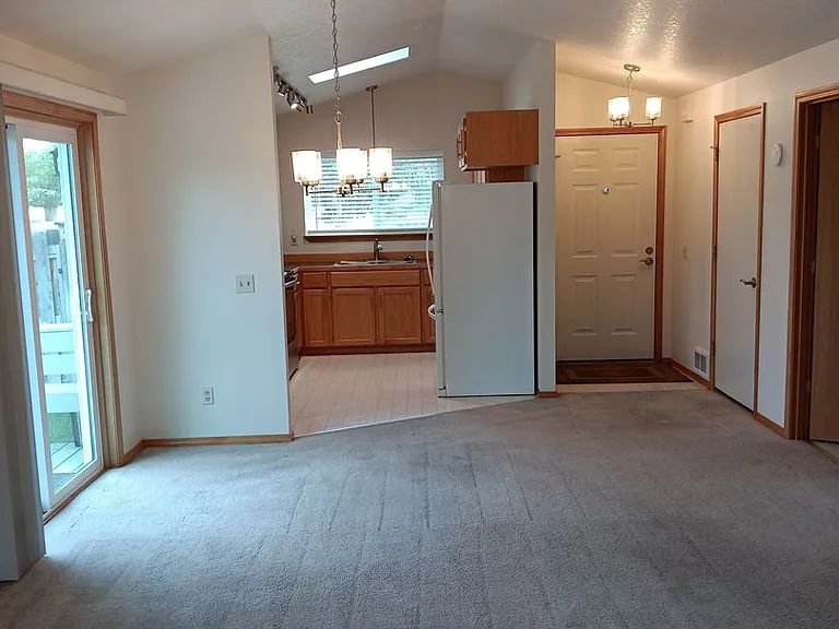 3092 NE Tahoe Ct — Photo 6