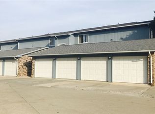 223 Southbrooke Dr APT 2, Waterloo, IA 50702