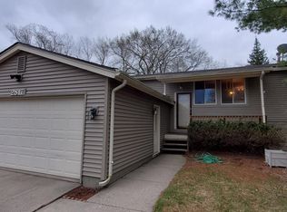 2817 Aurora Dr, Lansing, MI 48910