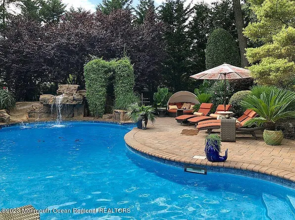 8 Judy Rd, Eatontown, NJ 07724