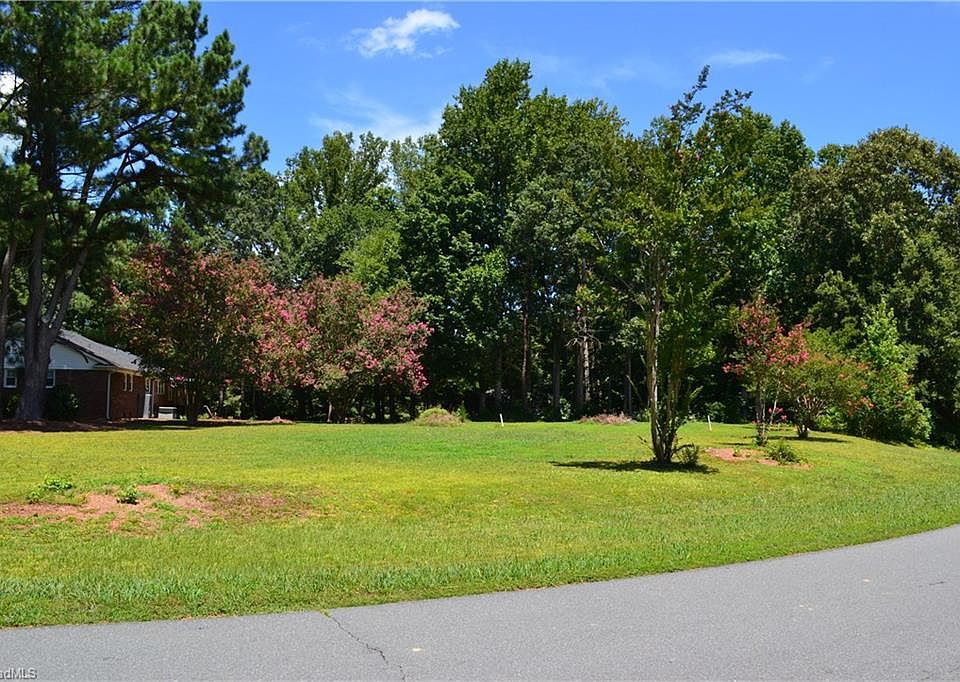 1st image of 639 Hiawatha Pl