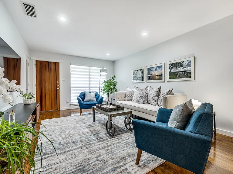 4616 W Lovers Ln #209 — Photo 4