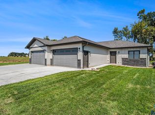 628 Harter Dr, Madison, SD 57042