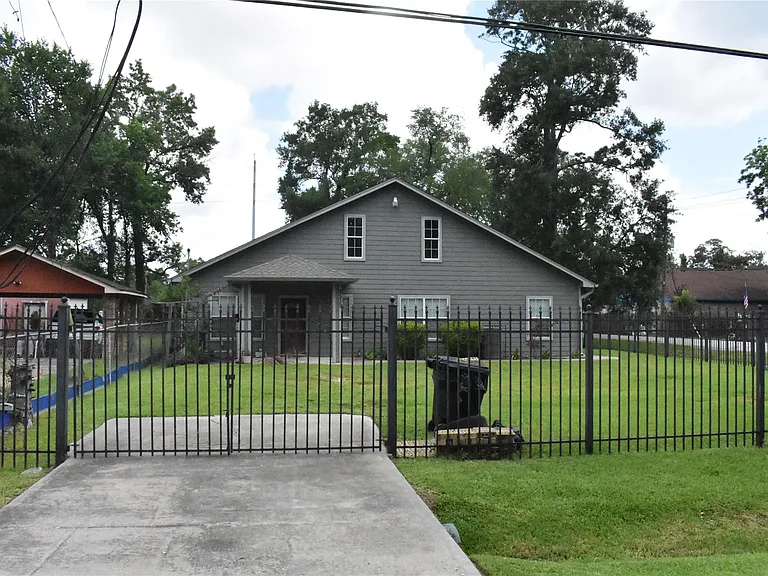 8535 Parkette Dr — Photo 1