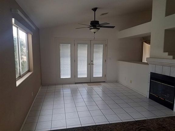 3rd image of 2916 Huntington Ln