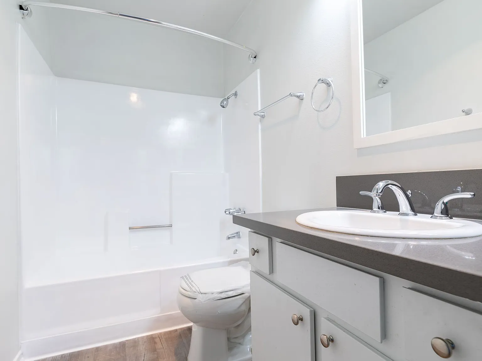 Parkview Terrace | Renovated and Spacious Apartments in Highland Park — Photo 3