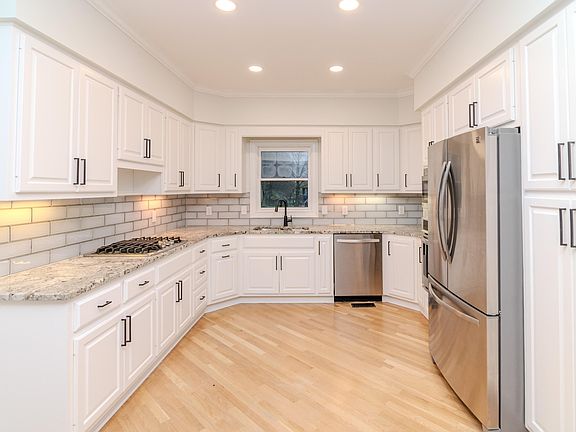 2nd image of 2205 Inglewood Cir