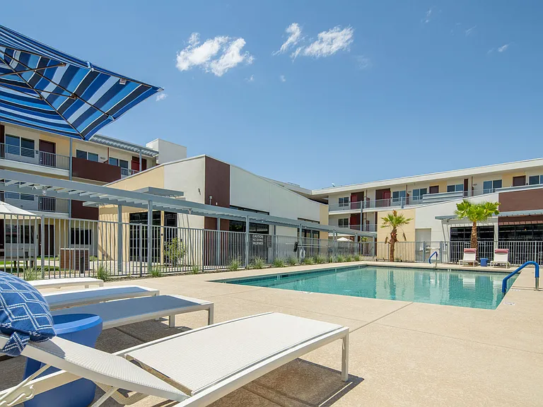 Pool at Streamliner 67th