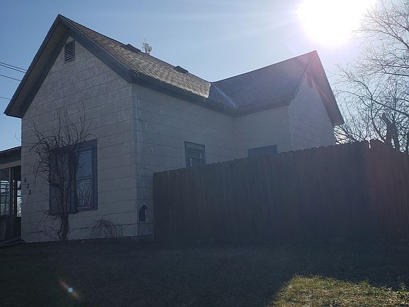 2nd image of 632 E Main St