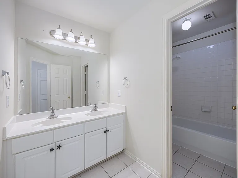 6609 Amesbury Ln — Photo 12