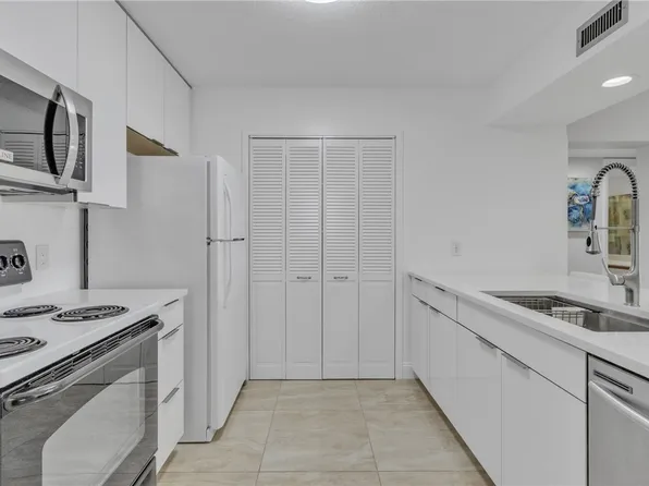 38 Plantation Dr APT 201, Vero Beach, FL 32966