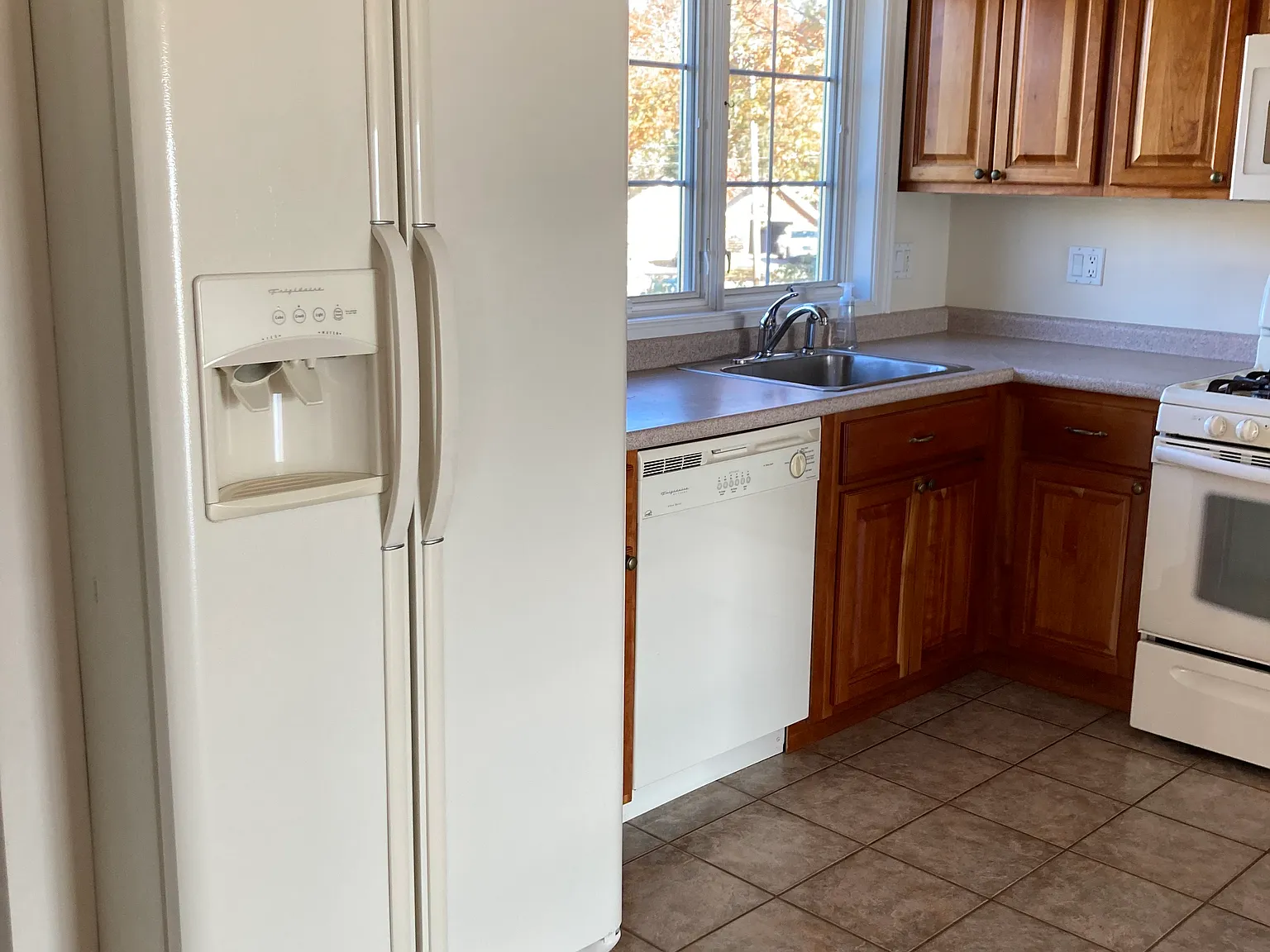 2 bed, 2.5 bath, 1450 sqft, $3,400 — Photo 3