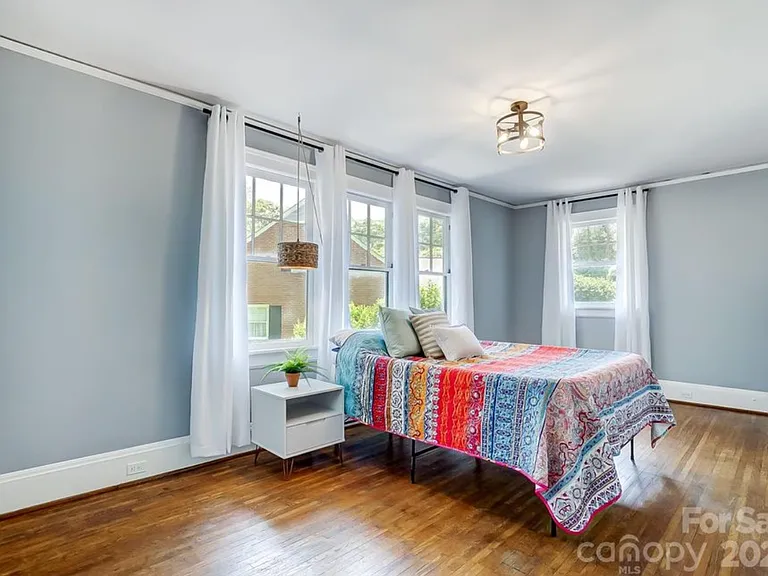 1217 S York St — Photo 14
