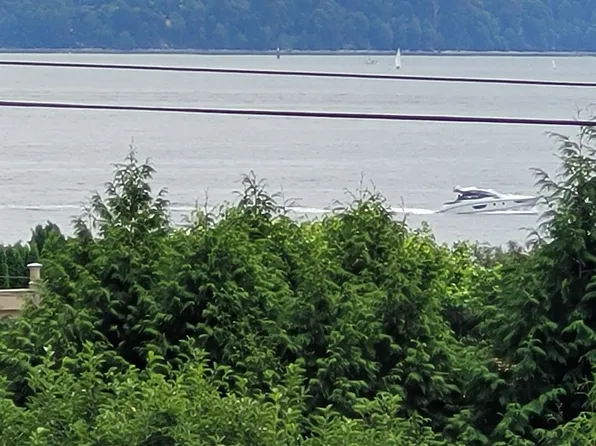 4405 Marine Dr, West Vancouver, BC V7W 2N8