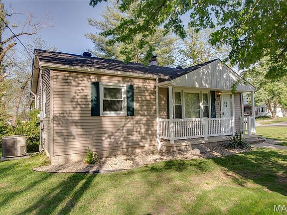 2nd image of 872 Oakwood Ln
