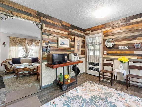 3rd image of 4554 S Creek Dr