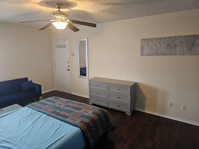 Sandhurst Ln — Photo 28