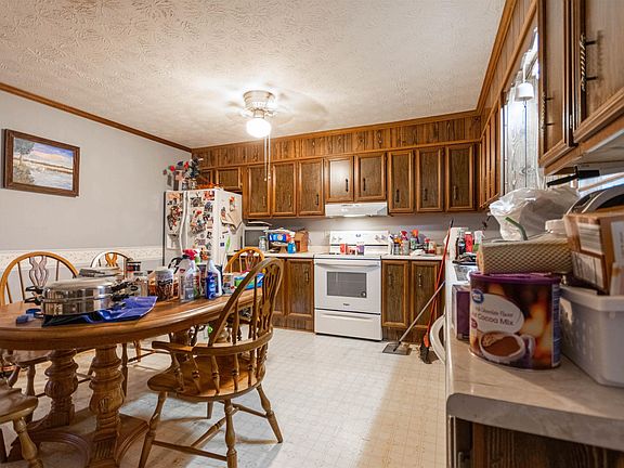 5th image of 122 Sherman Ct