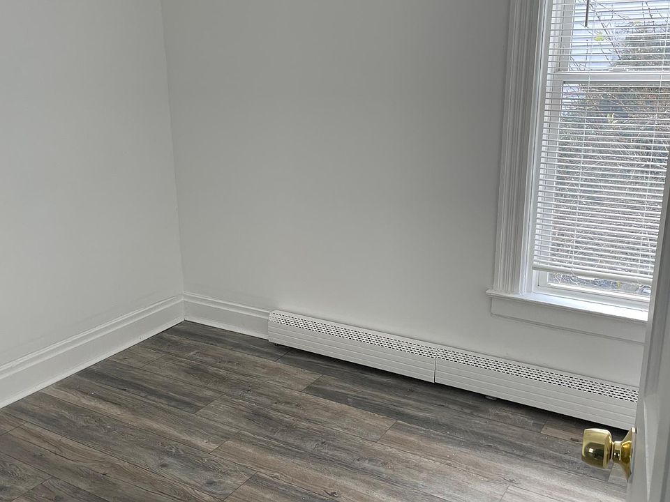 1st image of 24 Woodlawn Ct #1