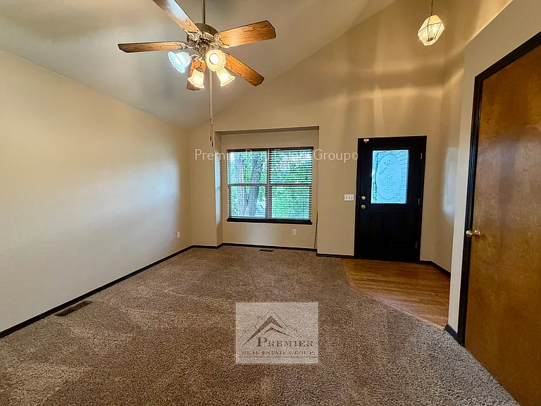 1428 Coolcrest Dr — Photo 4
