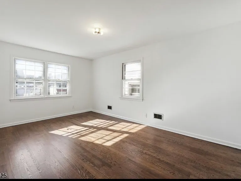 737 Linden Ave — Photo 16
