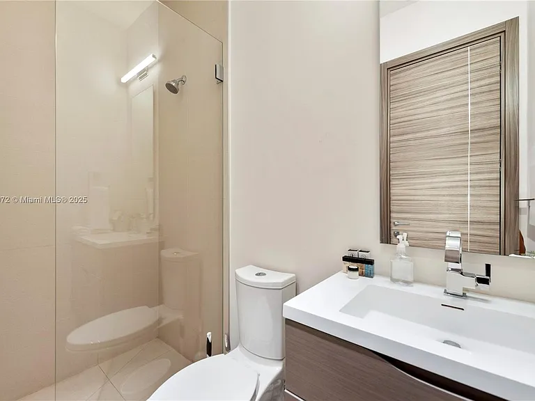 1400 Bayview Dr — Photo 47