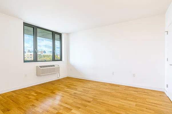 Rented by Astoria Realty | media 4