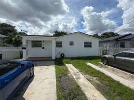 3348 NW 35th St, Miami, FL
