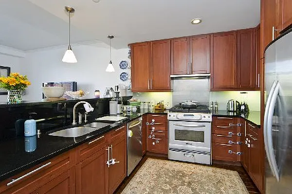 Sold by Isen & Company : Real Estate Advisors | media 25