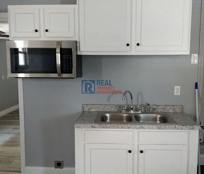 2214 Wilson Ave — Photo 3