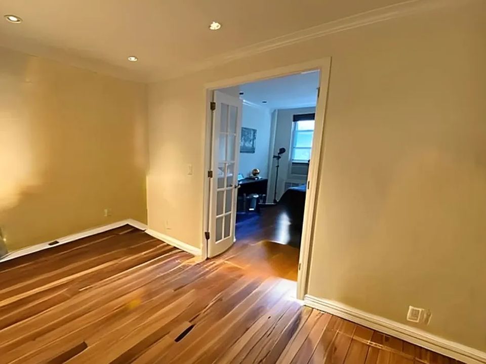 2nd image of 208 E 34th St APT 3B