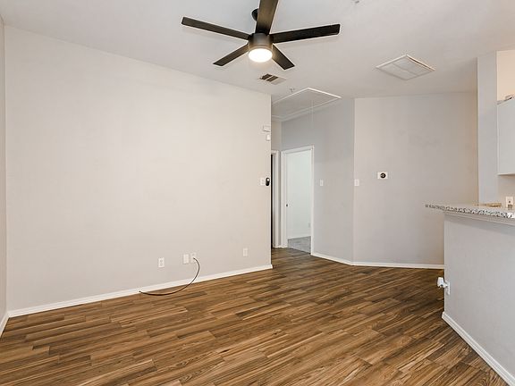 5th image of 2825 Reagan St APT D