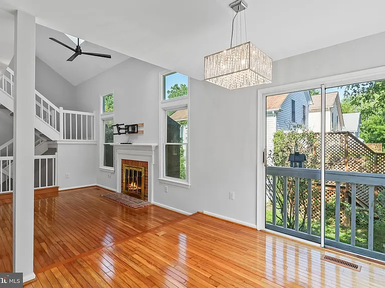 8421 Hollis Ln — Photo 29