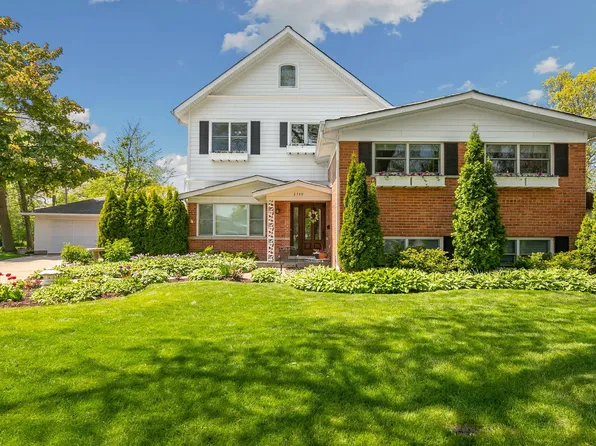 2740 Lincoln Ln, Wilmette, IL 60091
