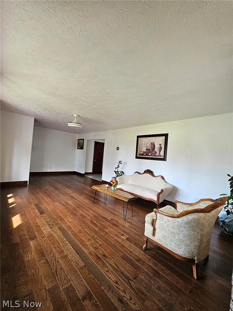 4 bed, 2.5 bath, 2660 sqft, $2,600 — Photo 4