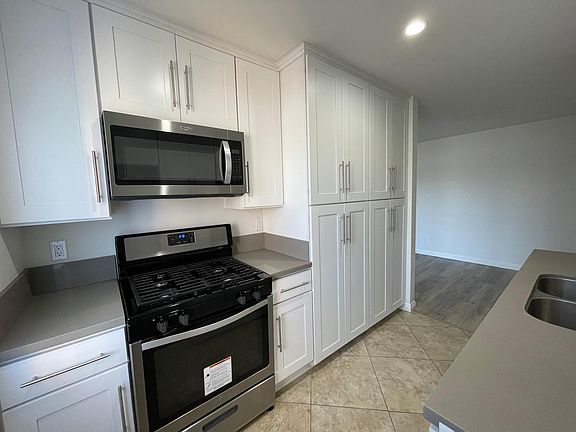 4th image of 3724 S Bentley Ave #4