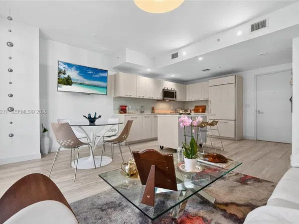 55 SW 9th St, Miami, FL