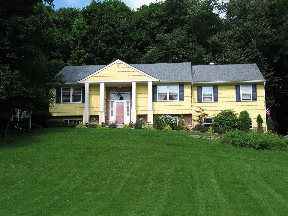 1st image of 12 Suzanne Ln