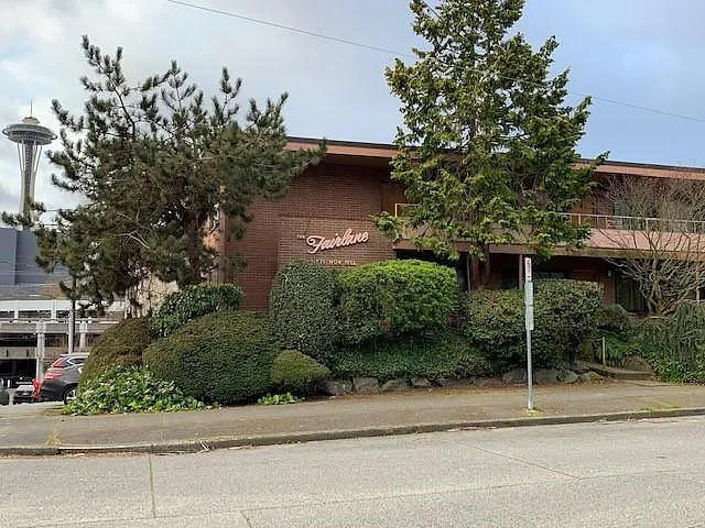 721 Nob Hill Ave N — Photo 1