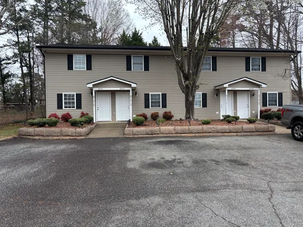 5731 SW Acres Dr, Clemmons, NC 27012