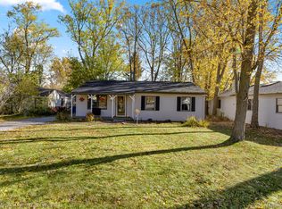 1575 Parkway Dr, Waterford, MI 48328