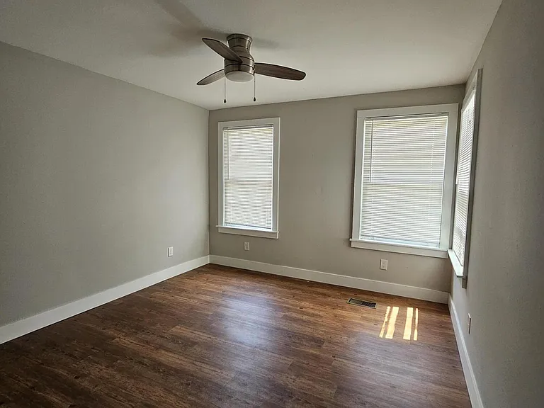 4 W Desoto St — Photo 16