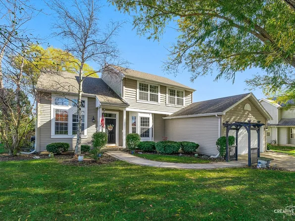 302 Mallard Ln, Sugar Grove, IL 60554